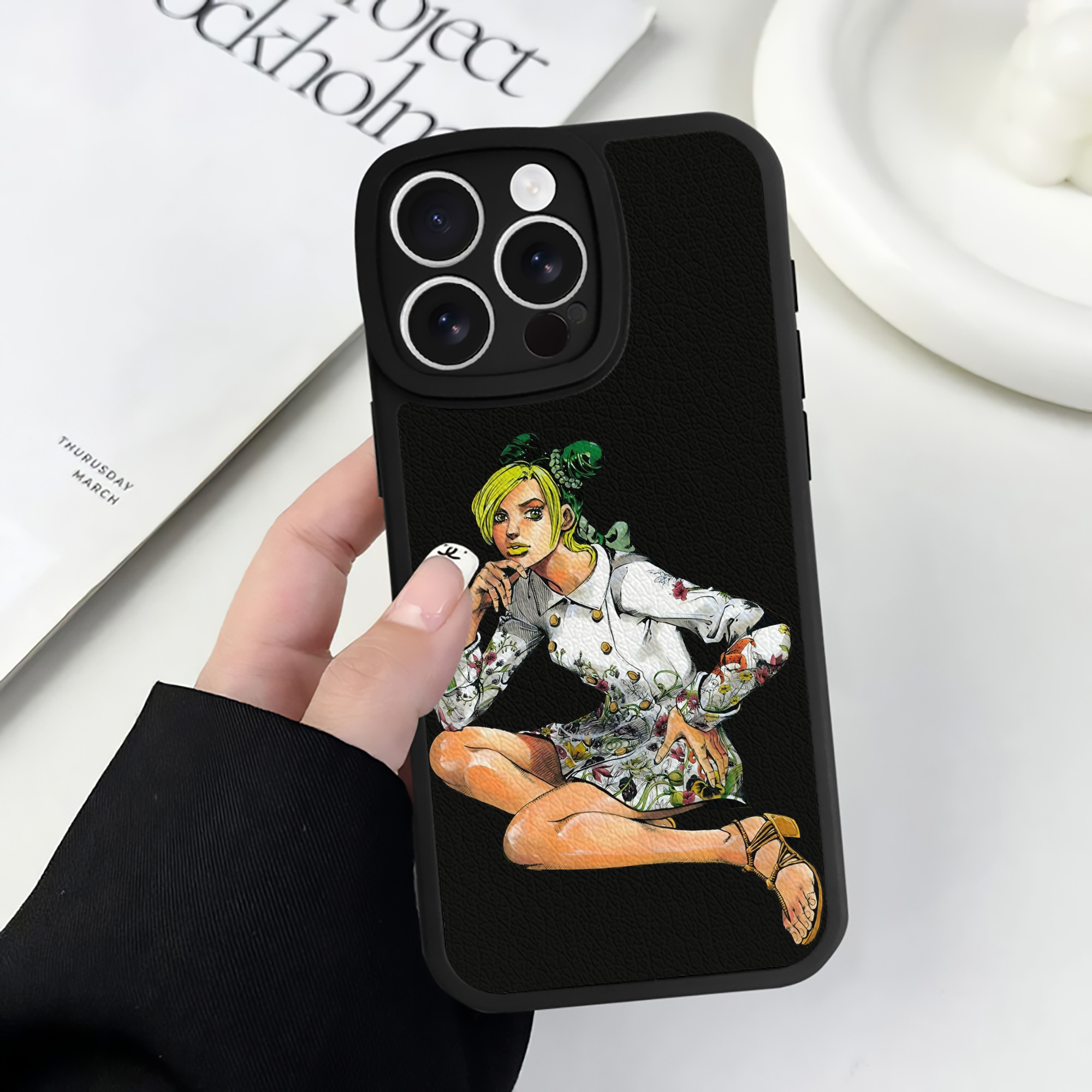 （画像用） "ジョジョの奇妙な冒険 くうじょう ジョリーン JoJo's Bizarre Adventure Jolyne Cujoh " 【iPhone 16シリーズ対応】シリコンスマホケース（レザー調） 材質：シリコン